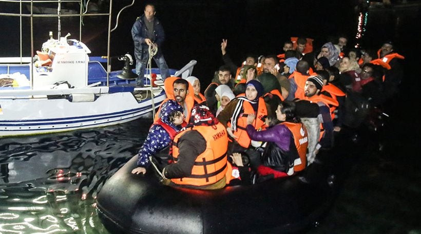 Αυξάνονται οι μεταναστευτικές ροές στα νησιά του Αιγαίου – Υπερπληθυσμός στα κρατητήρια